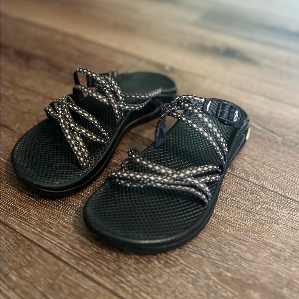Chaco Black Sandals with Speckled Webbing - Picture 2 of 5